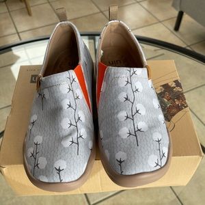 UIN shoes